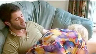 Mãe recebe namorado da enteada com foda XXX na buceta