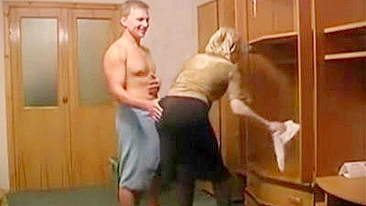 Porno amador de mãe que atrai enteado tarado e leva pica