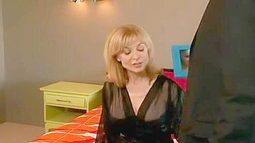 Enteada se junta à mãe e amante pra ménage XXX inesquecível