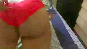 Latino tarado fode mamãe negona rabuda de quatro