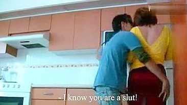 Enteado esperto chantageia mãe gostosa da vizinha pra transas