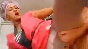 Mãe gostosa tem cu arrombado pelo namorado safado da filha