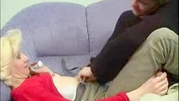 Mãe loira putinha curte anal surpresa com o enteado safado