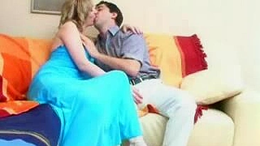 Cara curte tanto a mãe da namorada que come o cu XXX dela