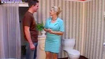 Encanador jovem não resiste e fode buceta da mãe gostosa