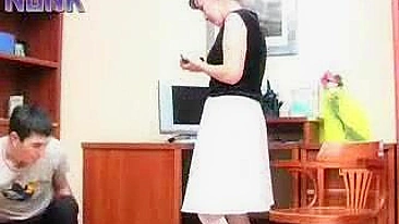 Funcionário jovem lambe e fode buceta gostosa da chefe madura