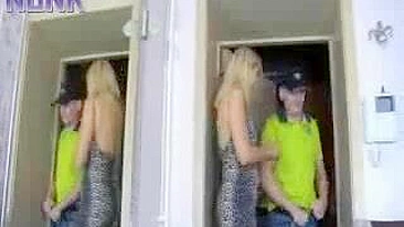 Cara vê nova madrasta pelada e fode bem sua buceta safada