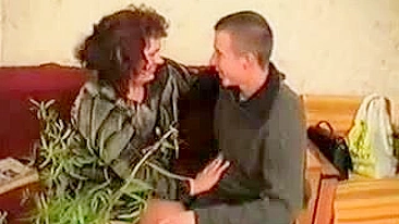 Enteado carinhoso tem pau especial pra mãe gorda