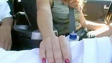 Mãe americana safada seduz amigo tímido do filho pra foda