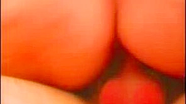 Mãe madura convida vizinho jovem pra seduzi-lo em foda XXX