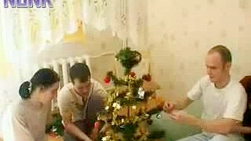 Orgia de Ano Novo é o que a mamãe safada curte com os amigos do filho