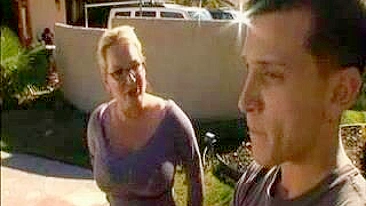 Madrasta peituda incrível de corpete seduz novo filho pra foda XXX