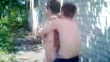 Vídeo amador XXX de mãe gorda mamando vizinho ao ar livre