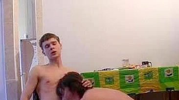 Mãe vadia XXX deixa enteado usar sua xota em vez de bater punheta