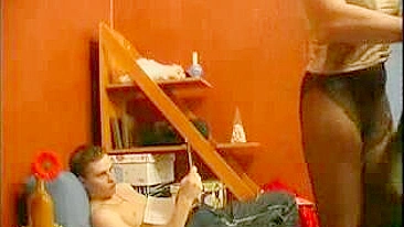 Madrasta safada se troca pro filho ver e leva pau no cu