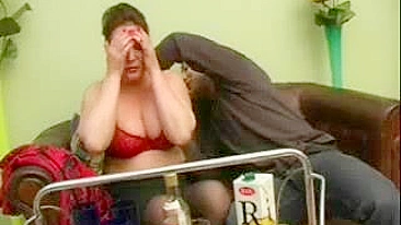 Mãe russa curte vodka e sexo safado com enteado