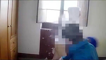 Mãe árabe incrível fica nua pra chupar e foder pau grosso do cara