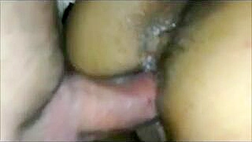 Garanhão enfia pau peludo árabe na buceta e cu da mãe em POV