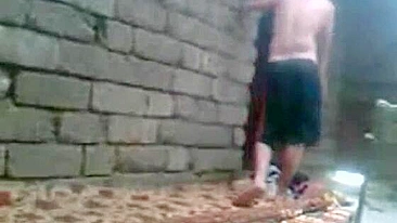 Mãe árabe peituda trai marido com outro cara ao ar livre