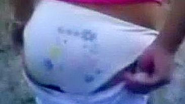 Mãe vadia fica coberta de porra do primo árabe ao ar livre