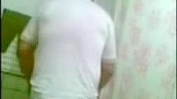 Mãe árabe vestida deixa sogro foder sua buceta pra clipe amador