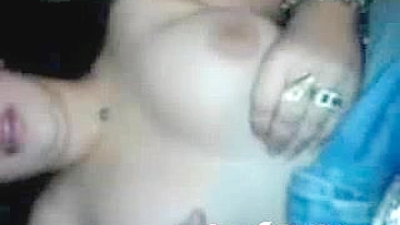 Árabe fode buceta raspada da mãe fofa no chão da garagem