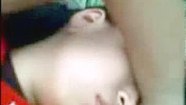 Mãe árabe amadora tem buceta raspada fodida no mato