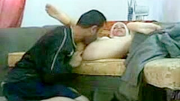 Amador lambe buceta de mãe árabe de hijab e fode direito