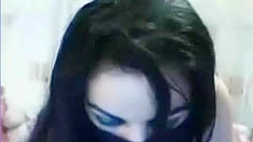 Mãe árabe gostosa tira lingerie e senta na pica com tesão