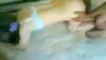 Mãe árabe safada abre as pernas pra foder a buceta e grava tudo