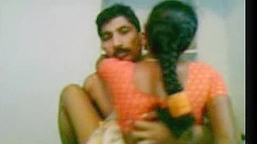 Cara árabe de bigode usa a buceta árabe da mamãe sensual adorável