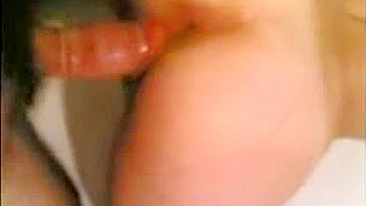 Árabe amadora geme alto enquanto tem a xota socada com força