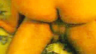 Mamãe árabe com buceta depilada ensina novinho a foder uma mulher