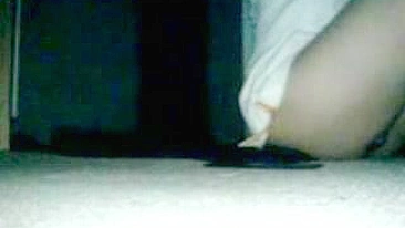 Vagabunda árabe fica no chão e abre as pernas pro pau duro do cara