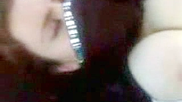 Mãe árabe muçulmana de peitões é fodida pelo cara no carro