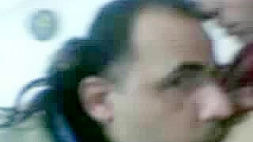 Professor árabe tarado seduz mãe fofa pra foder e grava tudo