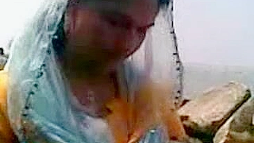 Vídeo escandaloso de mãe árabe porca sendo fodida na praia