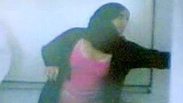 Mãe árabe grávida fofa não vê câmera escondida ao chupar pau