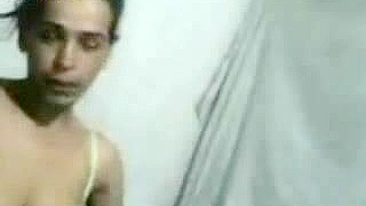 Mãe árabe gostosa e marido bebem e fodem no show de webcam