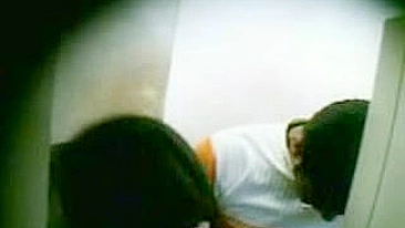 Marido safado perde a linha e fode mãe árabe jovem na lan house