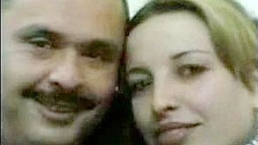Pornô árabe quente de mãe vadia fudendo com marido em vídeo caseiro