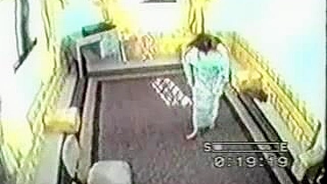 Juiz árabe pervertido usa mamãe gostosa pra satisfazer desejos carnais