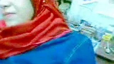 Mamãe vestida tem buceta arrombada e gozada por árabe em casa