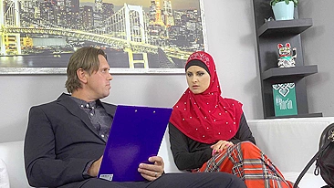 Hijab na árabe a deixa quente pra pornô e mãe seduz o cara fácil