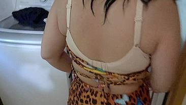 Mãe árabe madura tira tudo em cenas caseiras XXX safadas