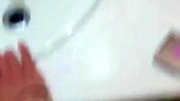 Mulher árabe sexy filmada em segredo em cenas de sexo bruto