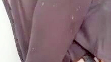 Mãe árabe peituda brinca com pau em POV amador perfeito