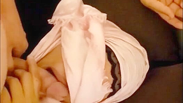 Vídeo porno árabe completo com mãe de hijab chupando e fodendo