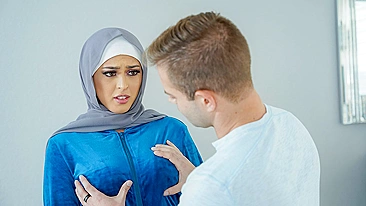 Mãe de hijab fecha olhos e parceiro porno dá pica pro árabe foder