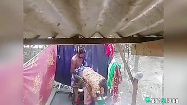 Vazou MMS Desi XXX, garoto indiano fudendo tia gordinha no banheiro externo